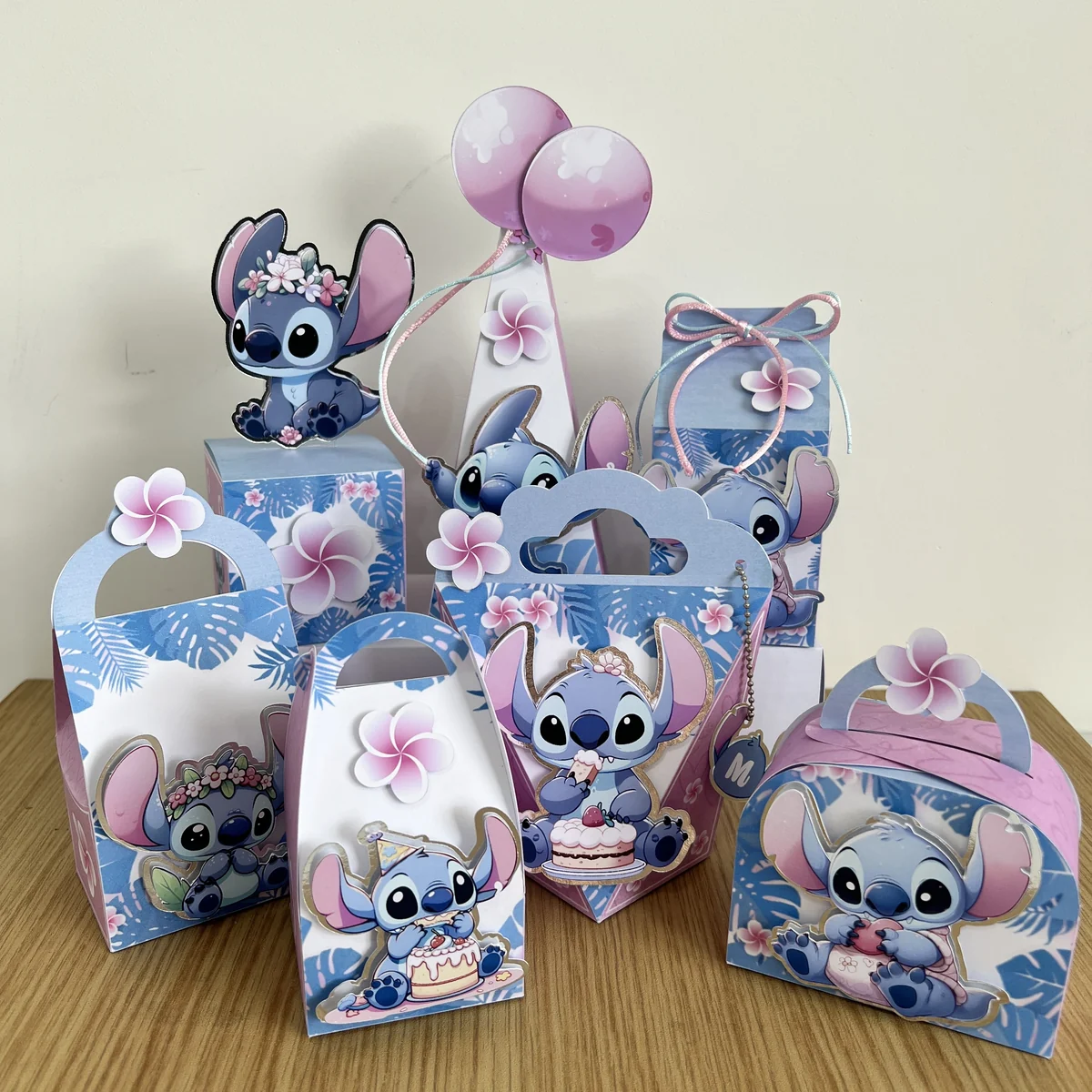 Foto do acervo: conjunto de personalizados do Stitch em lilás e azul